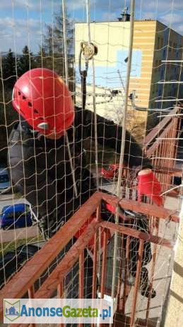 Montaż siatki zabezpieczającej balkon przed wypadnięciem kotae