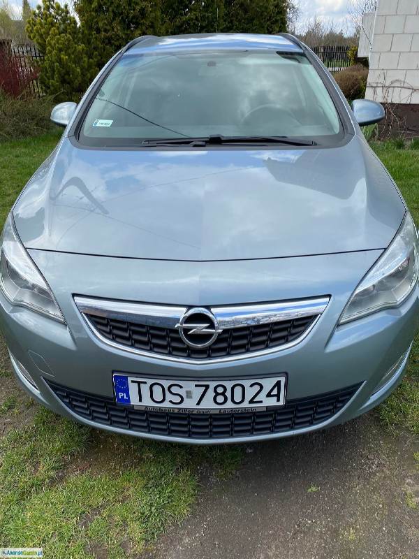 OPEL ASTRA J SPORTS tourer cena 27.900zł.