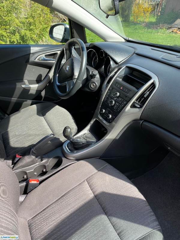 OPEL ASTRA J SPORTS tourer cena 27.900zł.