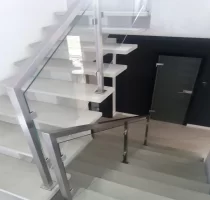 Balustrady szklane barierki szklone schodowe ze szkła przeszklone
