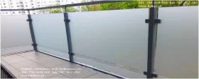 Czym zasłonić szklany balkon? Osłony balkonowe Folkos- Oklejamy balkon
