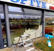 Zrywanie starej zniszczonej folii, usuwanie naklejek, mycie szyb Wawa